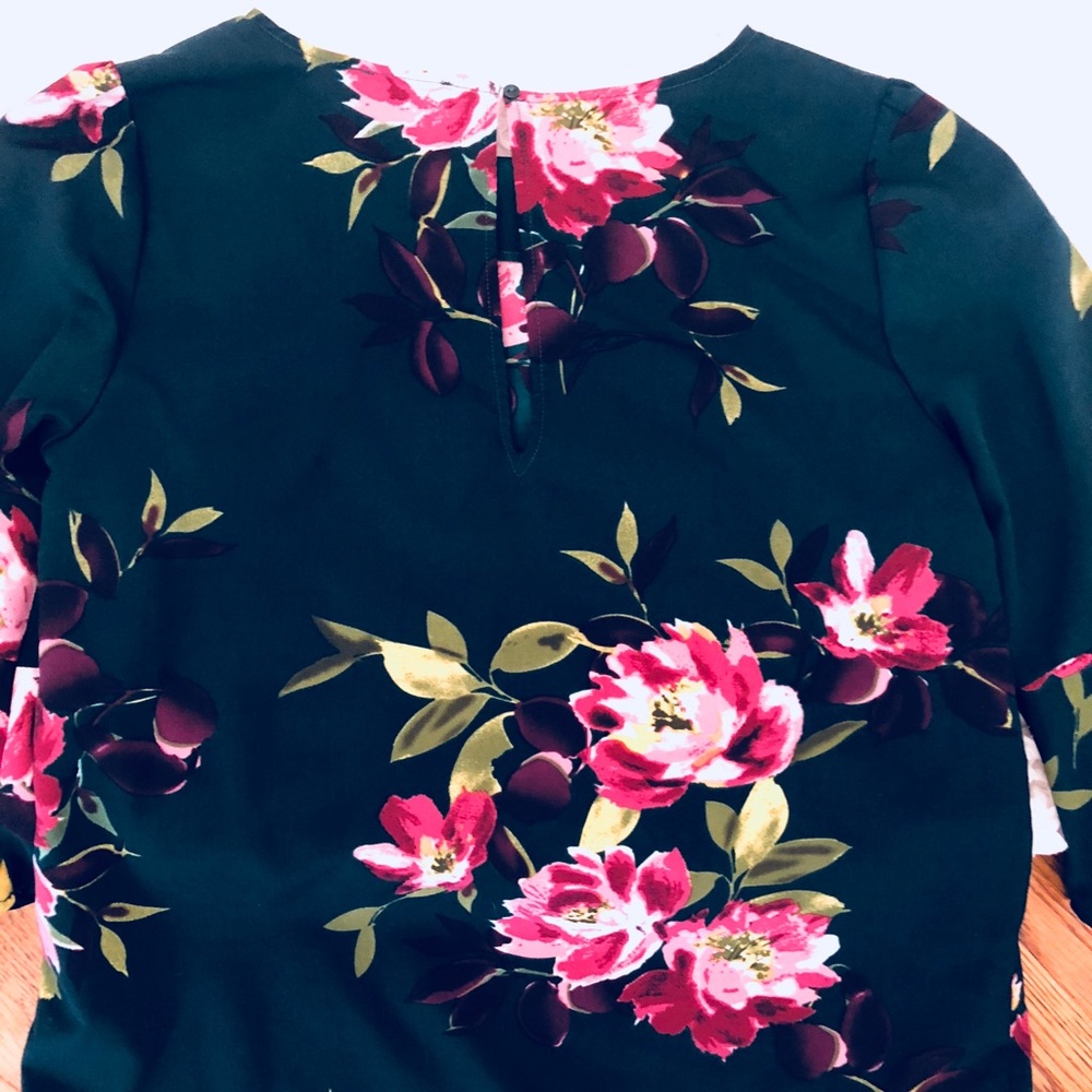 Floral Top - Picture 2 of 3